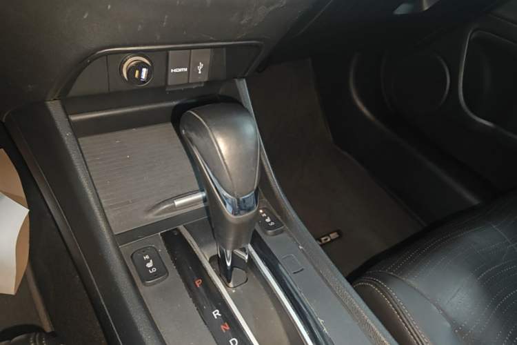 Used Honda Jade 2014 1.8L CVT Luxury Prestige Edition 5 Seats Gear Lever