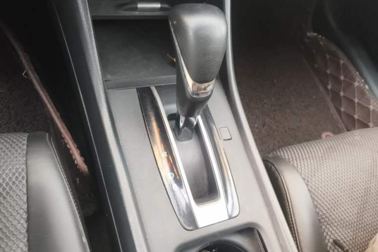 Used Honda Jade 2014 1.8L Automatic Comfort Elite Version 5 Seats Gear Lever