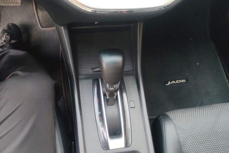 Used Honda Jade 2014 1.8L Automatic Comfort Elite Version 5 Seats Gear Lever