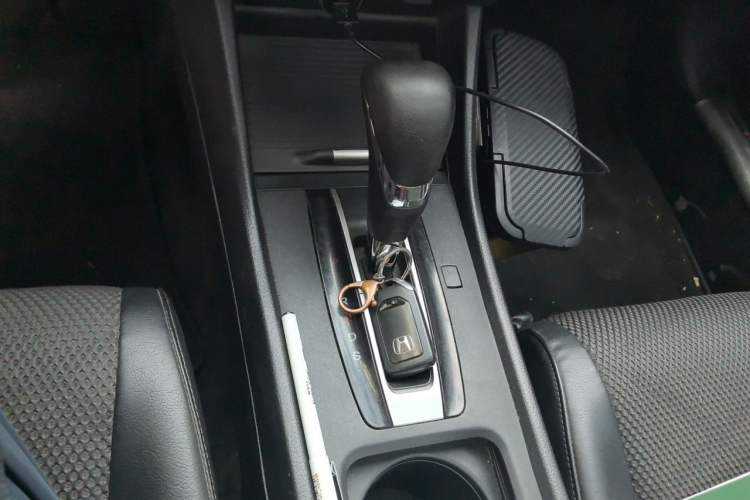 Used Honda Jade 2014 1.8L Automatic Comfort Elite Version 5 Seats Gear Lever