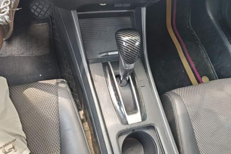 Used Honda Jade 2014 1.8L Automatic Comfort Elite Version 5 Seats Gear Lever