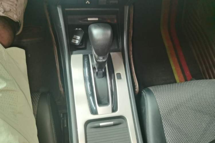 Used Honda Jade 2014 1.8L Automatic Comfort Elite Version 5 Seats Gear Lever