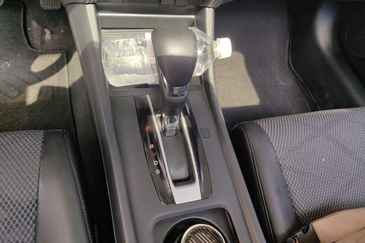 Used Honda Jade 2014 1.8L Automatic Comfort Elite Version 5 Seats Gear Lever