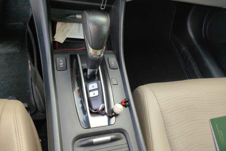Used Honda Jade 2014 1.8L CVT Luxury Prestige Edition 5 Seats Gear Lever