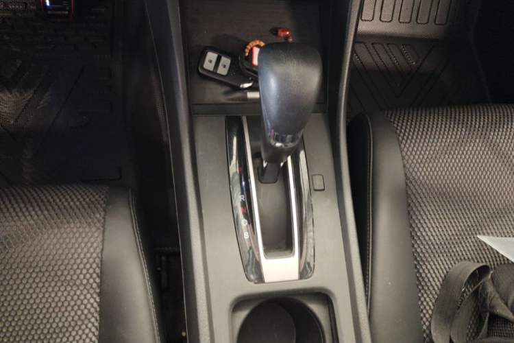 Used Honda Jade 2014 1.8L Automatic Comfort Elite Version 5 Seats Gear Lever