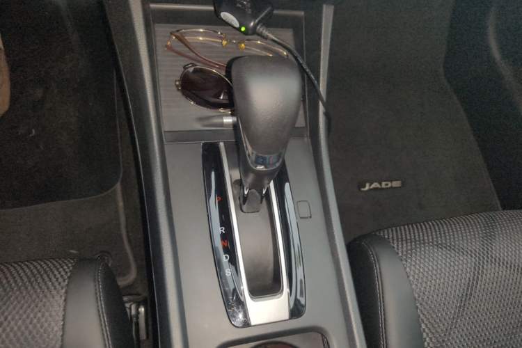 Used Honda Jade 2014 1.8L Automatic Comfort Elite Version 5 Seats Gear Lever