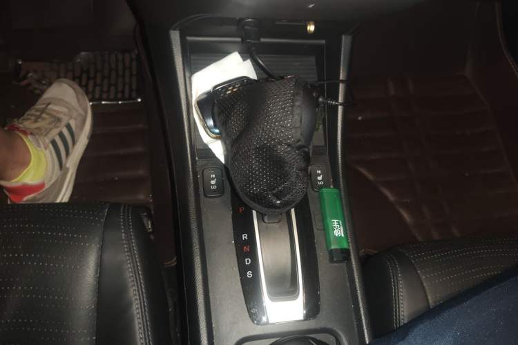 Used Honda Jade 2014 1.8L CVT Luxury Edition 5 seats Gear Lever