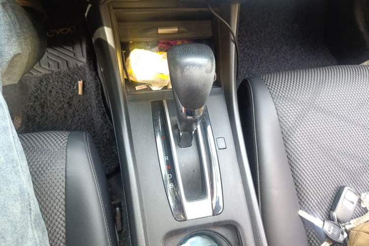 Used Honda Jade 2014 1.8L Automatic Comfort Elite Version 5 Seats Gear Lever