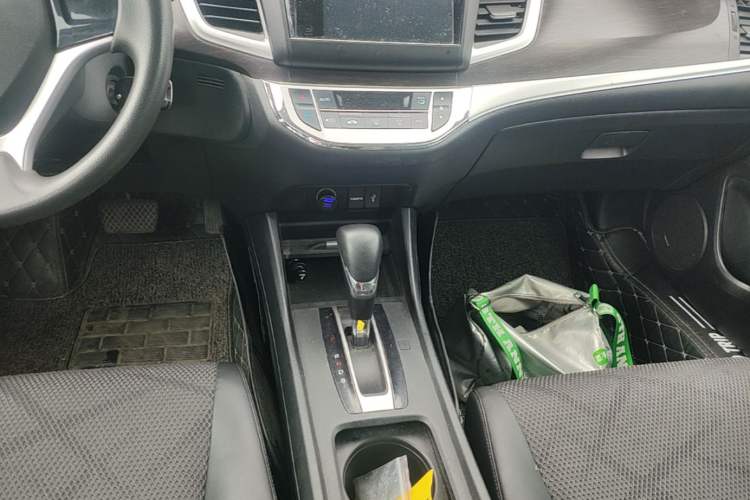 Used Honda Jade 2014 1.8L Automatic Comfort Elite Version 5 Seats Gear Lever