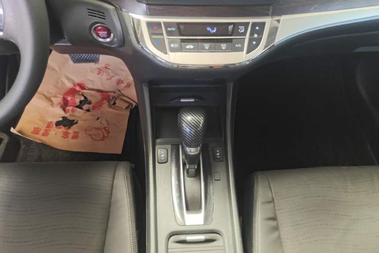 Used Honda Jade 2014 1.8L CVT Luxury Edition 5 seats Gear Lever