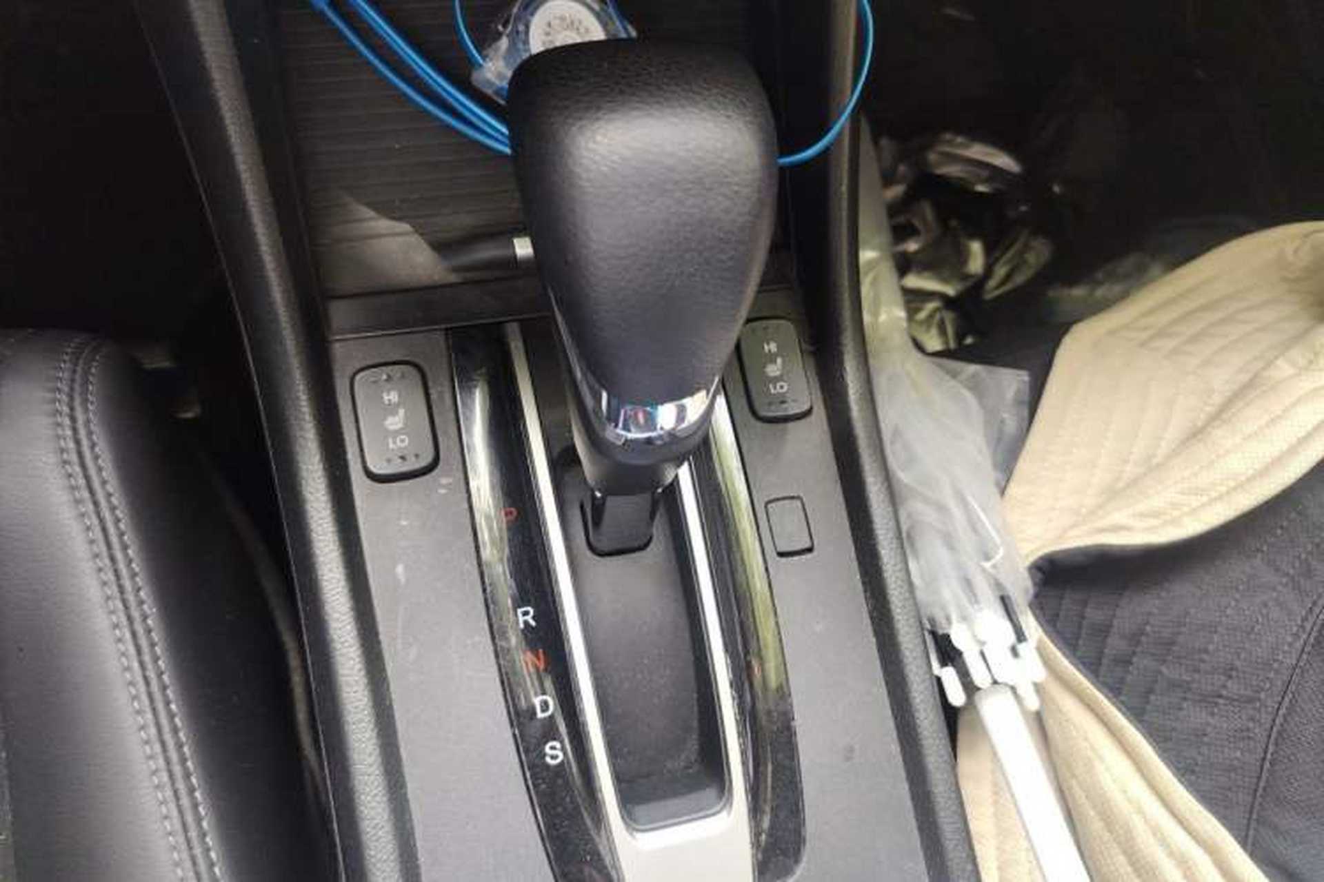 Used Honda Jade 2014 1.8L CVT Luxury Edition 5 seats Gear Lever