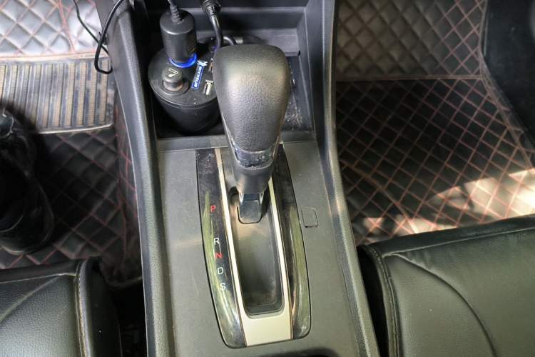 Used Honda Jade 2014 1.8L Automatic Comfort Elite Version 5 Seats Gear Lever