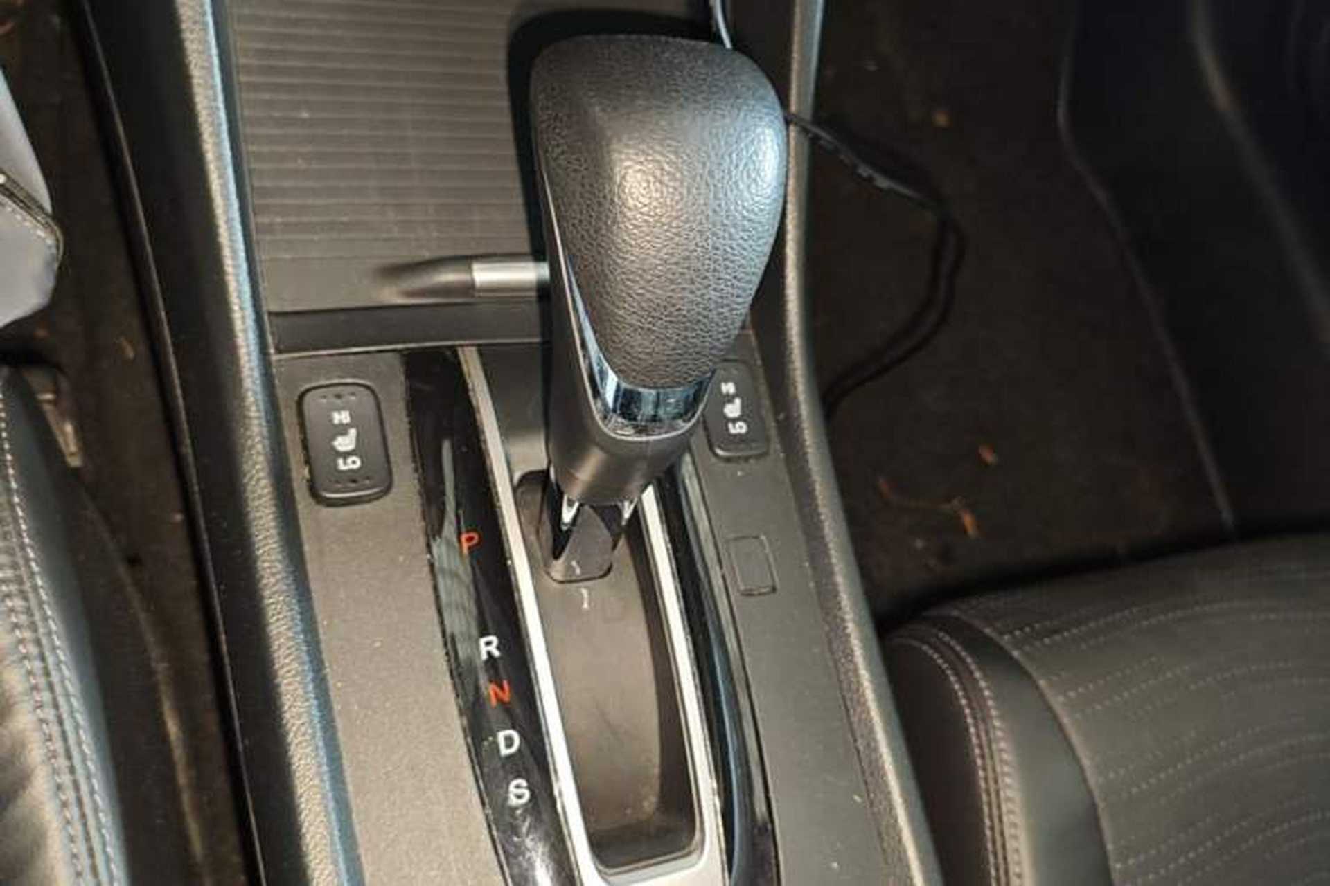 Used Honda Jade 2014 1.8L CVT Luxury Edition 5 seats Gear Lever