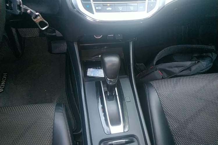 Used Honda Jade 2014 1.8L Automatic Comfort Elite Version 5 Seats Gear Lever