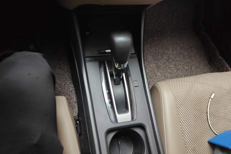 Used Honda Jade 2014 1.8L Automatic Comfort Elite Version 5 Seats Gear Lever