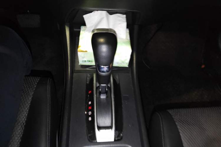 Used Honda Jade 2014 1.8L Automatic Comfort Elite Version 5 Seats Gear Lever