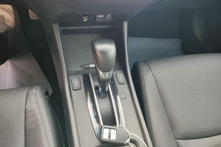 Used Honda Jade 2014 1.8L CVT Luxury Prestige Edition 5 Seats Gear Lever