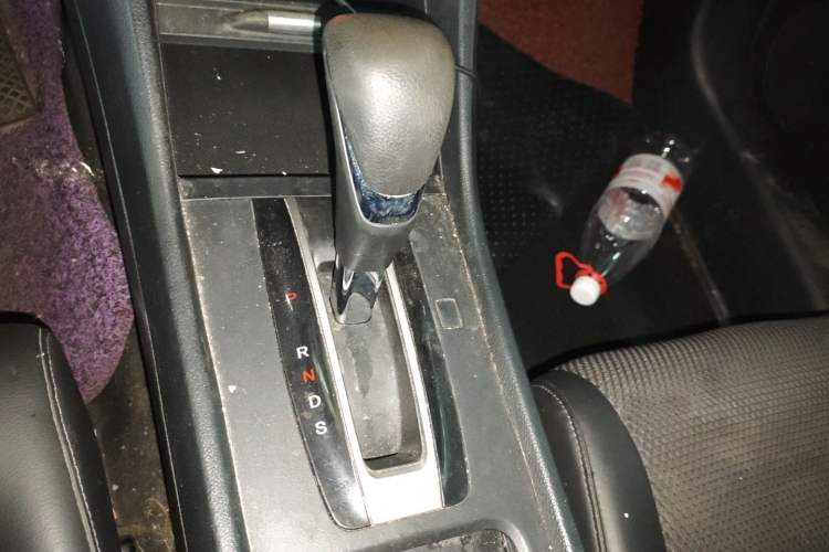 Used Honda Jade 2014 1.8L Automatic Comfort Elite Version 5 Seats Gear Lever