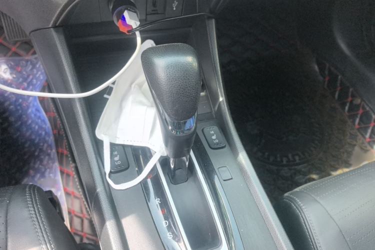 Used Honda Jade 2014 1.8L CVT Luxury Edition 5 seats Gear Lever