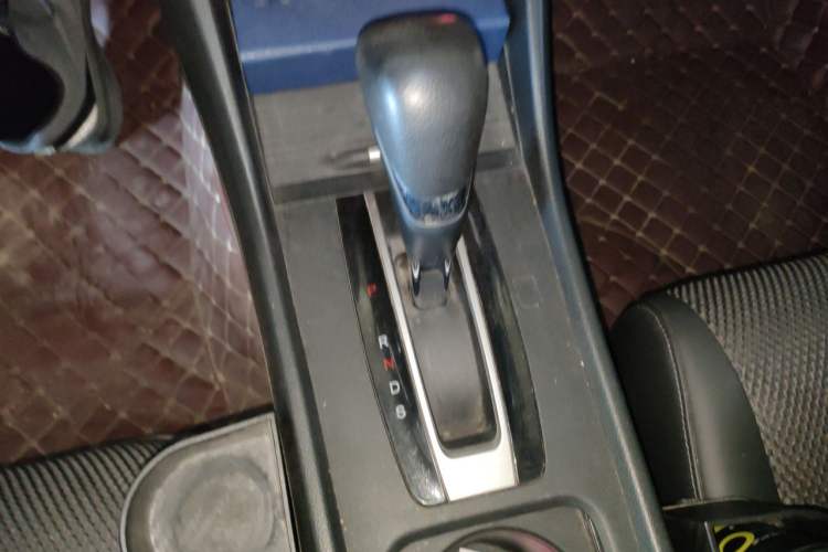 Used Honda Jade 2014 1.8L Automatic Comfort Elite Version 5 Seats Gear Lever