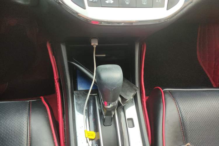 Used Honda Jade 2014 1.8L Automatic Comfort Elite Version 5 Seats Gear Lever
