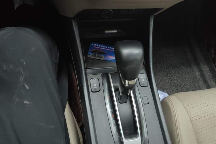 Used Honda Jade 2014 1.8L CVT Luxury Edition 5 seats Gear Lever