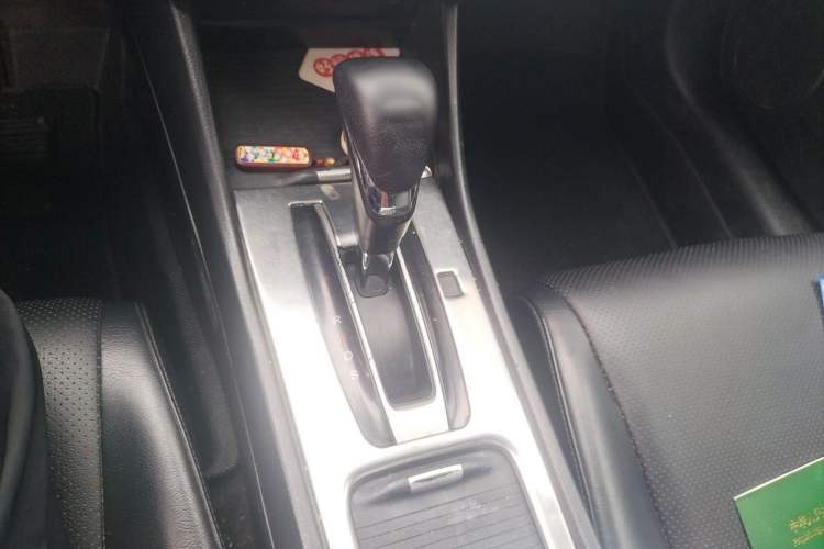 Used Honda Jade 2014 1.8L Automatic Comfort Elite Version 5 Seats Gear Lever