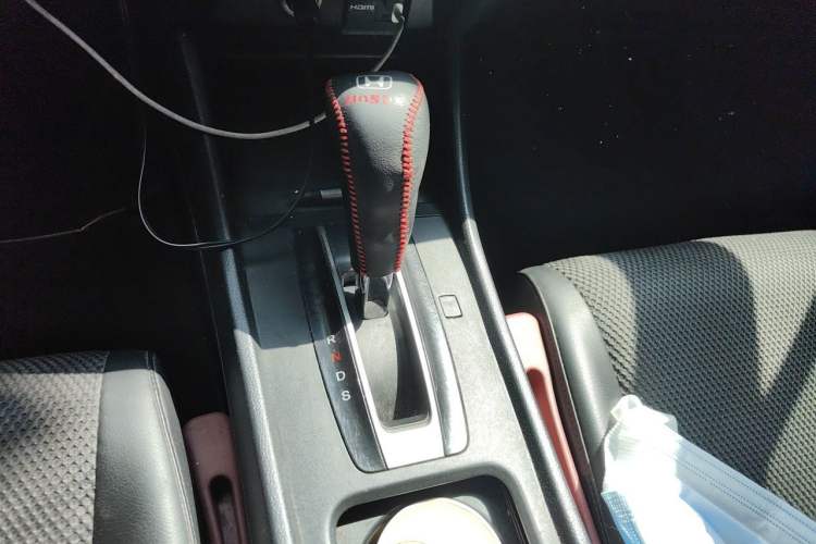 Used Honda Jade 2014 1.8L Automatic Comfort Elite Version 5 Seats Gear Lever
