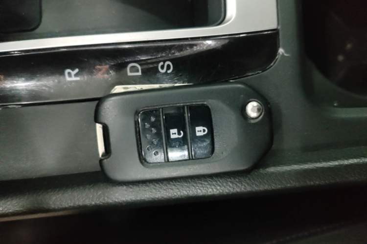 Used Honda Jade 2014 1.8L Automatic Comfort Elite Version 5 Seats Interior 1