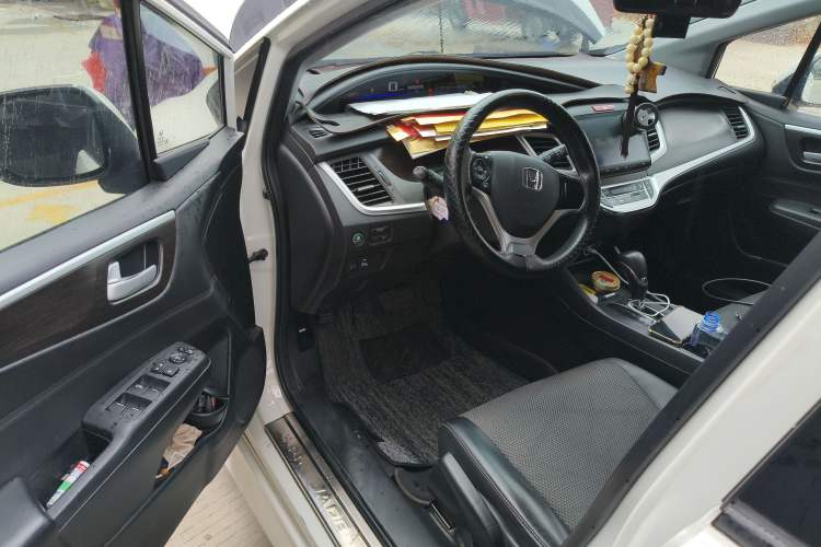 Used Honda Jade 2014 1.8L Automatic Comfort Elite Version 5 Seats Interior 3