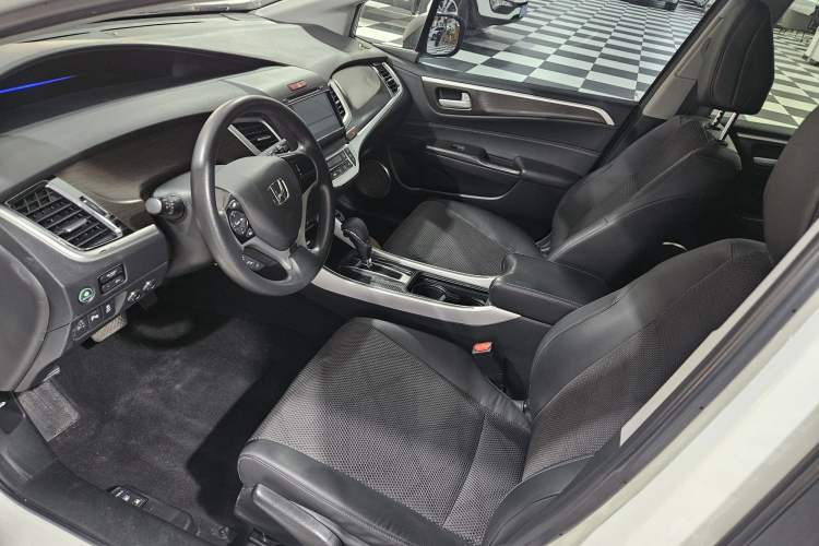 Used Honda Jade 2014 1.8L Automatic Comfort Elite Version 5 Seats Interior 3
