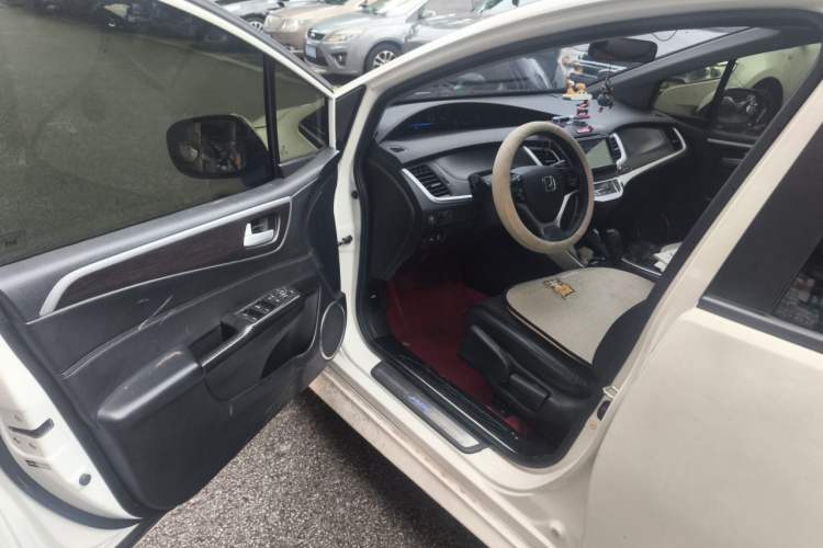 Used Honda Jade 2014 1.8L Automatic Comfort Elite Version 5 Seats Interior 3