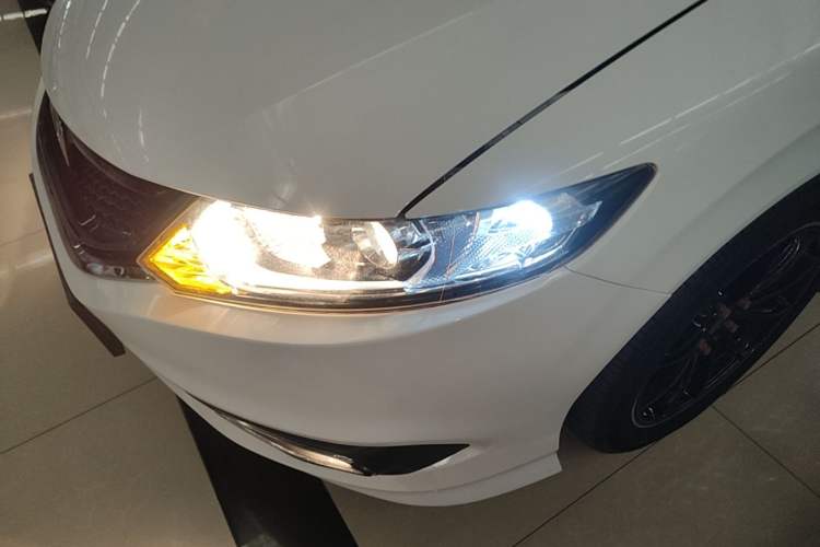 Used Honda Jade 2014 1.8L Automatic Comfort Elite Version 5 Seats Left Front Headlight