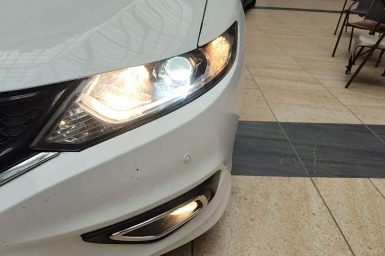 Used Honda Jade 2014 1.8L Automatic Comfort Elite Version 5 Seats Left Front Headlight