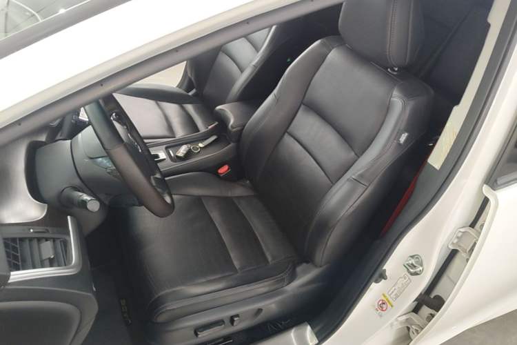 Used Honda Jade 2014 1.8L CVT Luxury Prestige Edition 5 Seats Left Front Seat