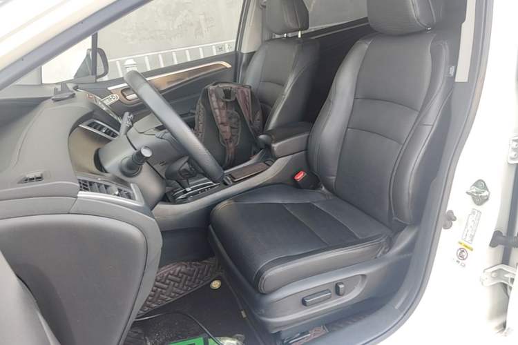 Used Honda Jade 2014 1.8L CVT Luxury Edition 5 seats Left Front Seat