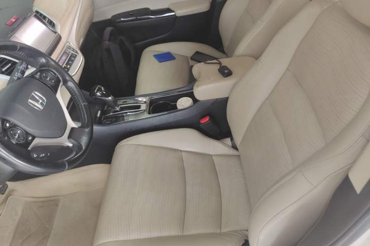 Used Honda Jade 2014 1.8L CVT Luxury Prestige Edition 5 Seats Left Front Seat
