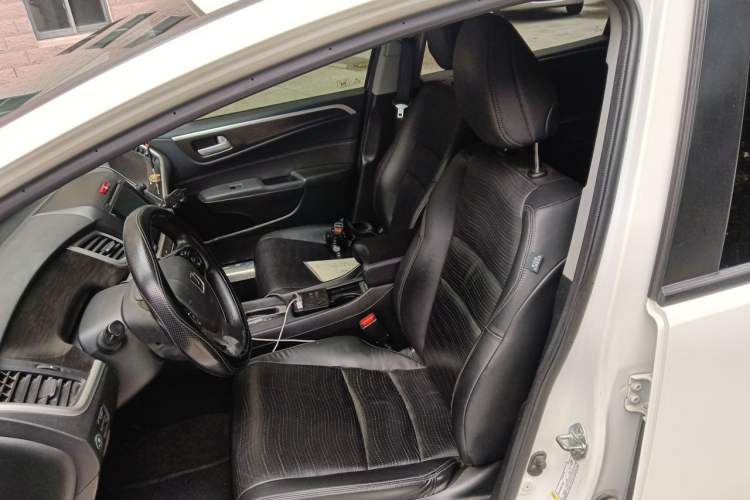 Used Honda Jade 2014 1.8L CVT Luxury Edition 5 seats Left Front Seat