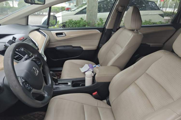 Used Honda Jade 2014 1.8L CVT Luxury Edition 5 seats Left Front Seat