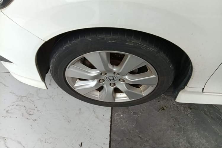 Used Honda Jade 2014 1.8L Automatic Comfort Elite Version 5 Seats Left Front Wheel Hub