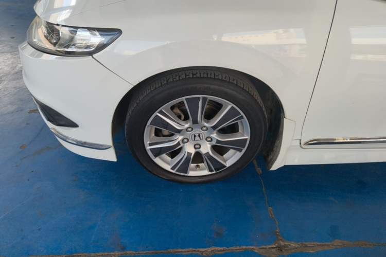 Used Honda Jade 2014 1.8L Automatic Comfort Elite Version 5 Seats Left Front Wheel Hub