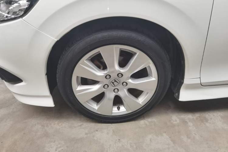 Used Honda Jade 2014 1.8L Automatic Comfort Elite Version 5 Seats Left Front Wheel Hub