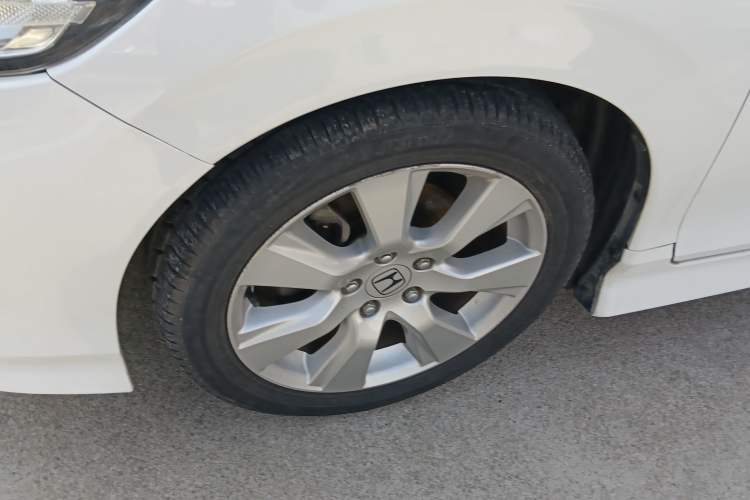 Used Honda Jade 2014 1.8L CVT Luxury Edition 5 seats Left Front Wheel Hub