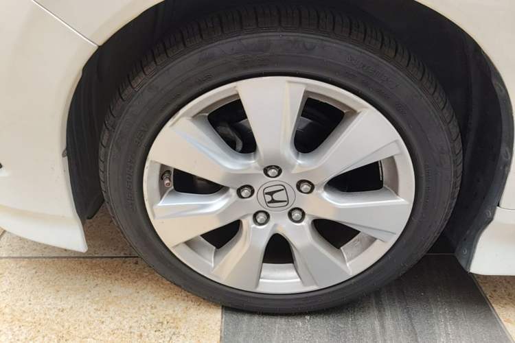 Used Honda Jade 2014 1.8L Automatic Comfort Elite Version 5 Seats Left Front Wheel Hub