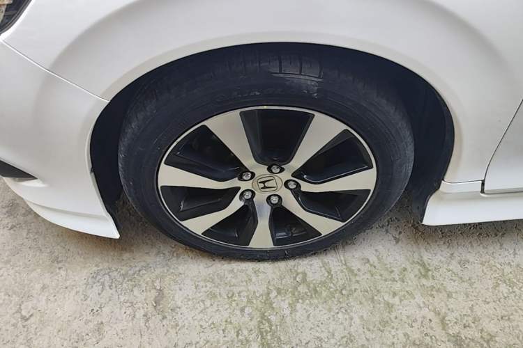 Used Honda Jade 2014 1.8L CVT Luxury Prestige Edition 5 Seats Left Front Wheel Hub