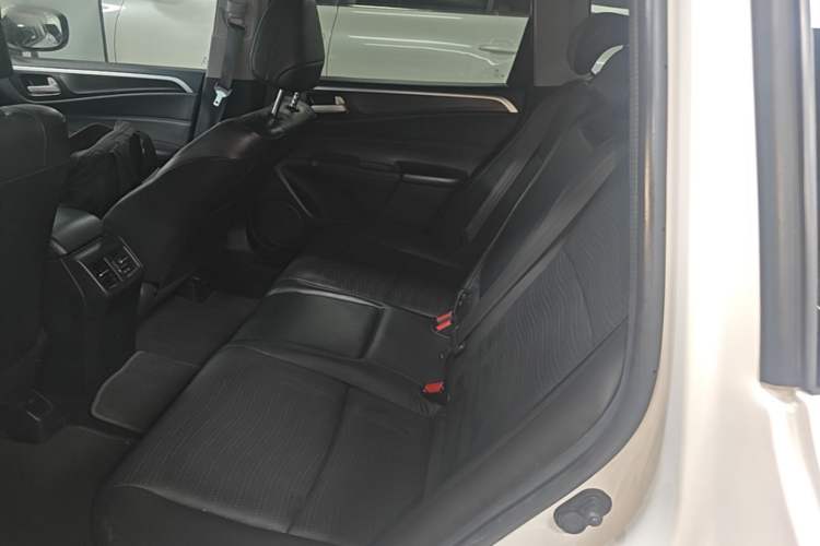 Used Honda Jade 2014 1.8L CVT Luxury Prestige Edition 5 Seats Left Rear Seat