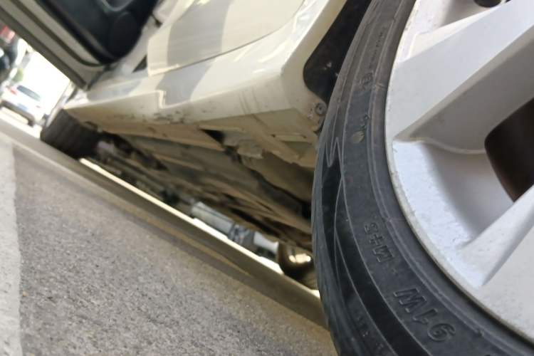 Used Honda Jade 2014 1.8L CVT Luxury Edition 5 seats Left Side Sill