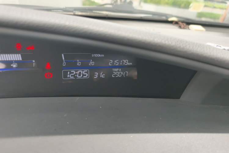 Used Honda Jade 2014 1.8L Automatic Comfort Elite Version 5 Seats Odometer Close Up