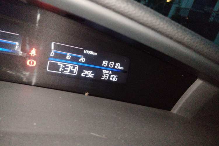 Used Honda Jade 2014 1.8L Automatic Comfort Elite Version 5 Seats Odometer Close Up