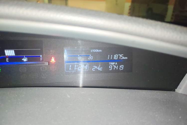 Used Honda Jade 2014 1.8L Automatic Comfort Elite Version 5 Seats Odometer Close Up